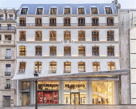 christian Dior boutique Paris